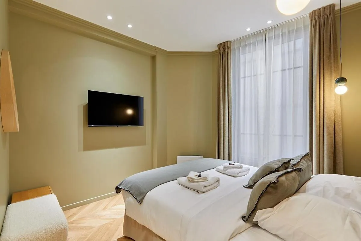 Incredible Ac 3 Bedrooms Center Of By Prestige Paris