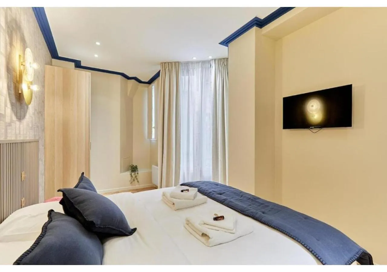 Incredible Ac 3 Bedrooms Center Of By Prestige Appartement Parijs
